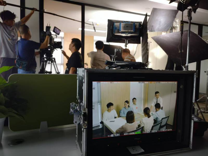 安新县TVC拍摄公司：科技产品视觉化大师，诠释未来感与功能美学